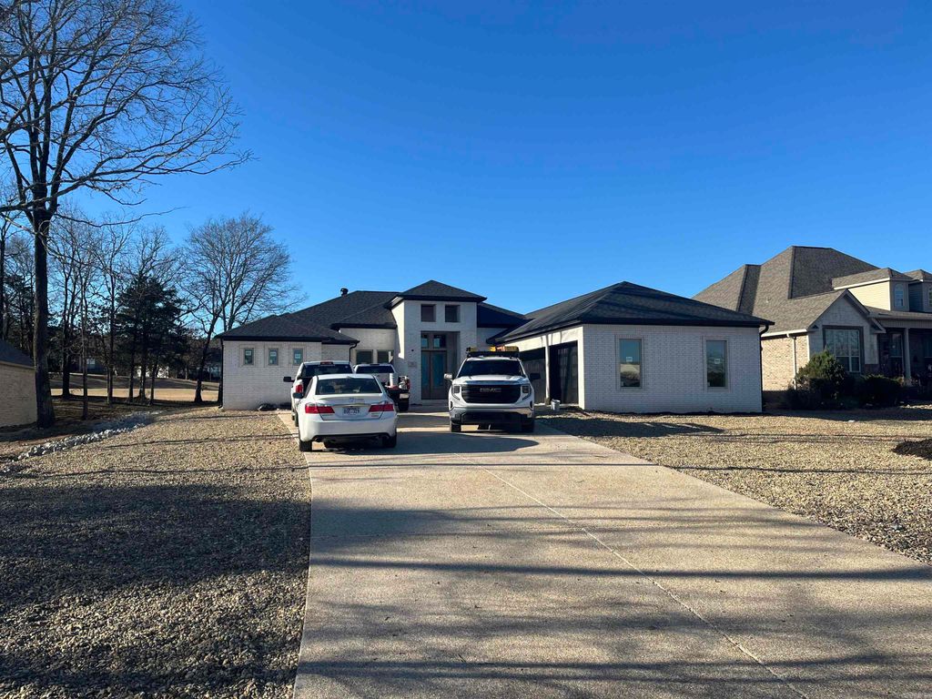 9 Linares Lane, Hot Springs Village, AR 71909