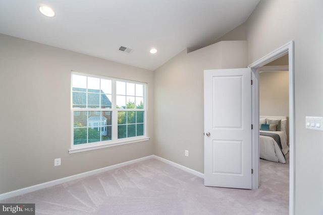 46834 MOUNTAIN LAUREL TER, Sterling, VA 20164