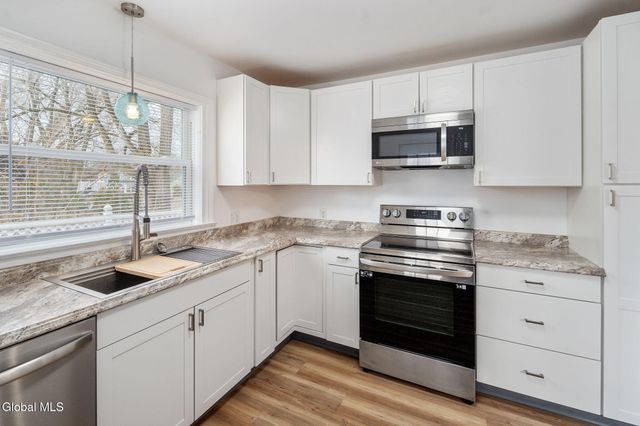 9 Fuller Terrace, Colonie, NY 12205