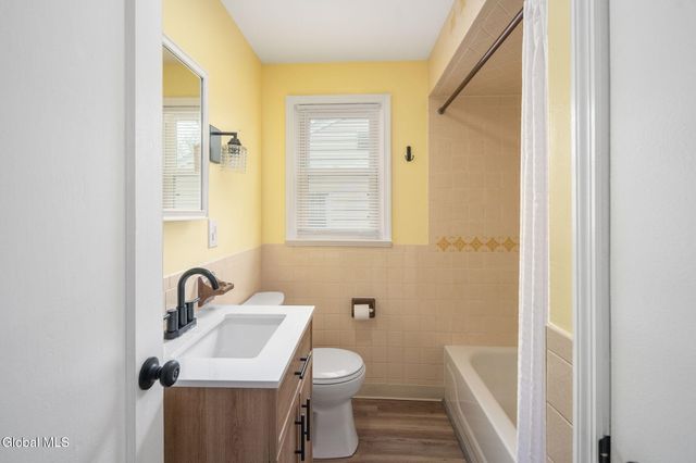 9 Fuller Terrace, Colonie, NY 12205