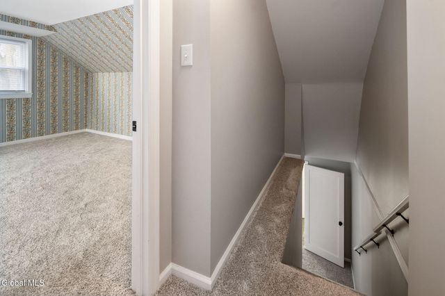 9 Fuller Terrace, Colonie, NY 12205