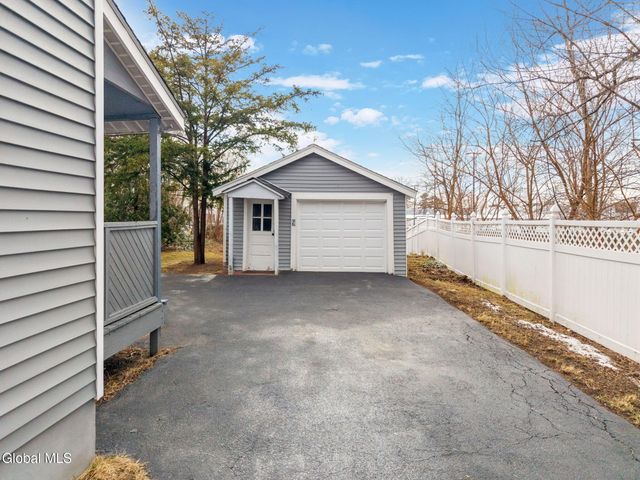 9 Fuller Terrace, Colonie, NY 12205