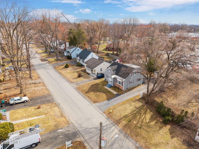 9 Fuller Terrace, Colonie, NY 12205