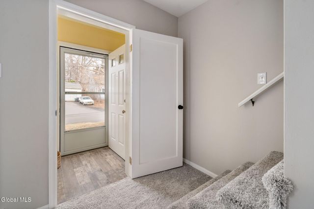 9 Fuller Terrace, Colonie, NY 12205