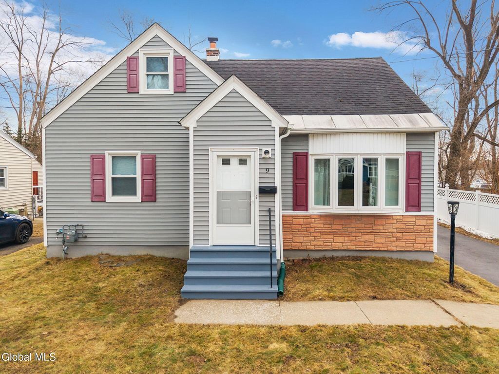 9 Fuller Terrace, Colonie, NY 12205