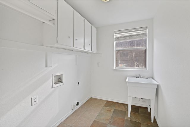 2748 Oak Hollow Drive, Grand Prairie, TX 75052