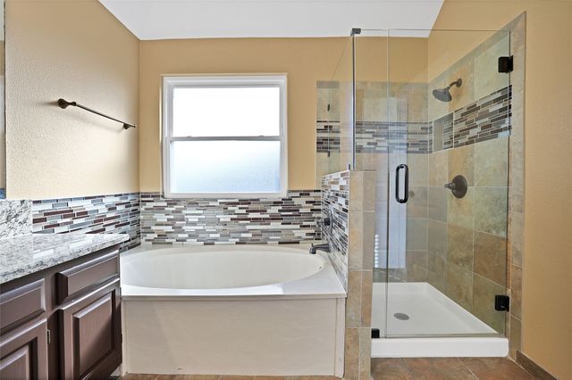 2748 Oak Hollow Drive, Grand Prairie, TX 75052