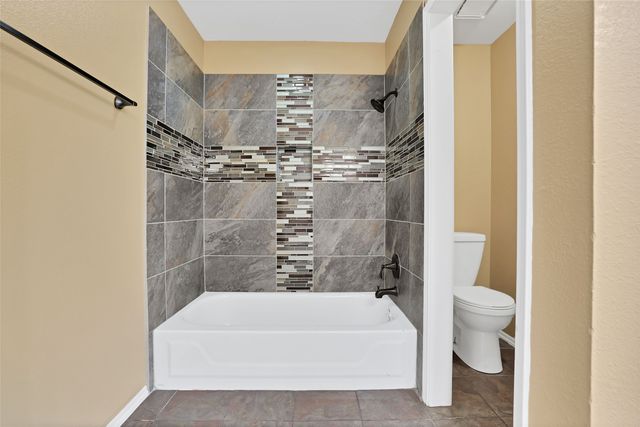 2748 Oak Hollow Drive, Grand Prairie, TX 75052