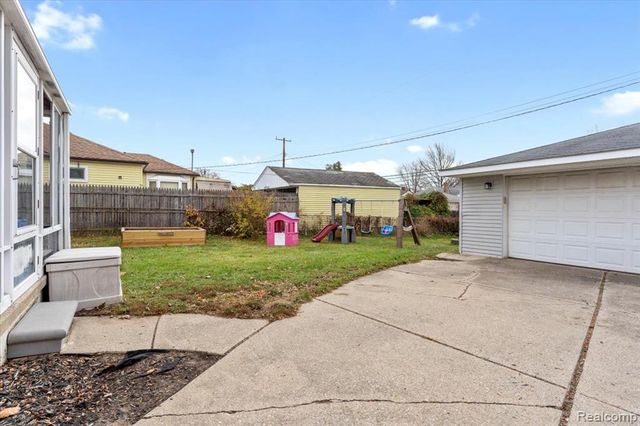 29615 Rosslyn Avenue, Garden City, MI 48135