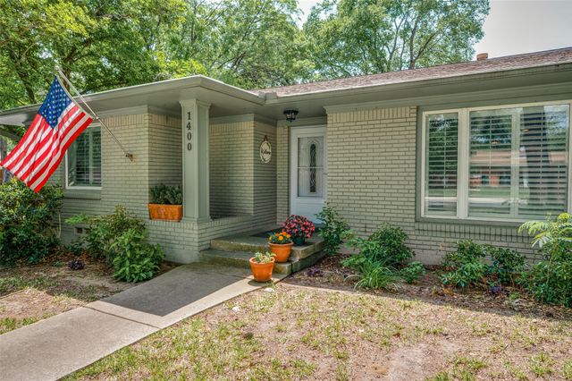 1400 W Tucker Boulevard, Arlington, TX 76013