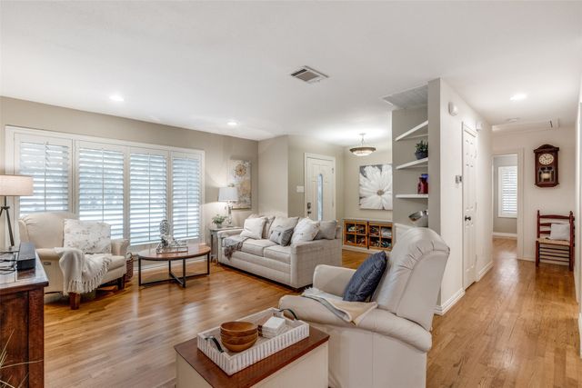 1400 W Tucker Boulevard, Arlington, TX 76013