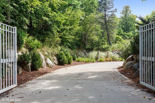 50005 High Point Lane, New Buffalo, MI 49117