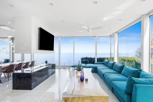 50005 High Point Lane, New Buffalo, MI 49117