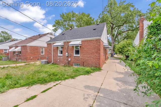 7267 Fenton Street, Dearborn Heights, MI 48127