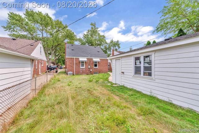 7267 Fenton Street, Dearborn Heights, MI 48127