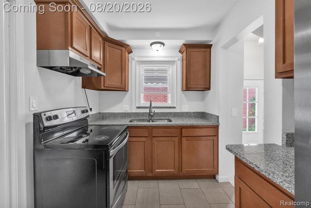 7267 Fenton Street, Dearborn Heights, MI 48127
