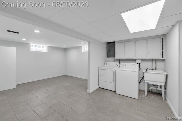 7267 Fenton Street, Dearborn Heights, MI 48127