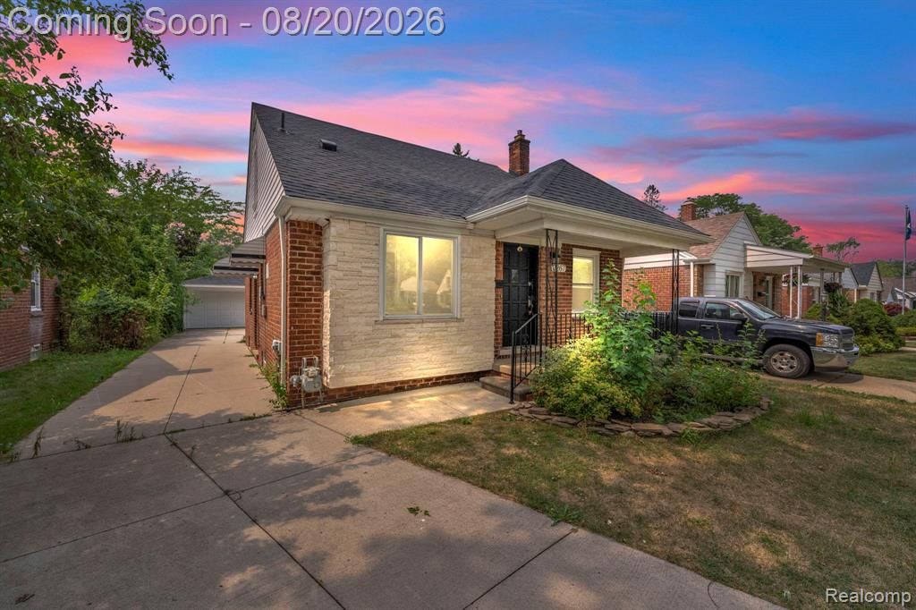 7267 Fenton Street, Dearborn Heights, MI 48127