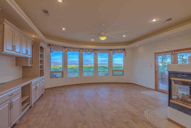 1824 Calle Del Vista Road NW, Albuquerque, NM 87105