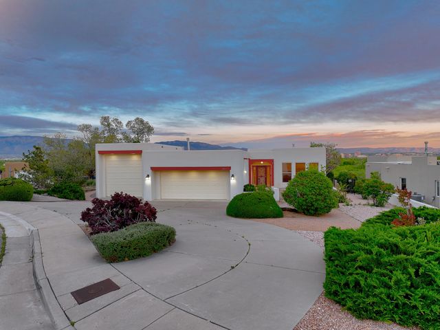 1824 Calle Del Vista Road NW, Albuquerque, NM 87105
