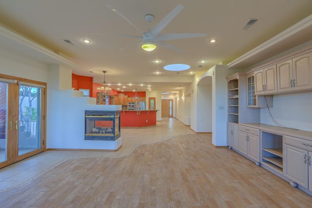 1824 Calle Del Vista Road NW, Albuquerque, NM 87105