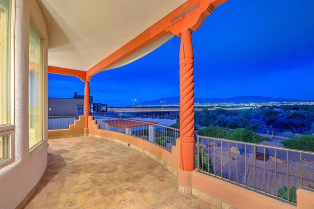 1824 Calle Del Vista Road NW, Albuquerque, NM 87105