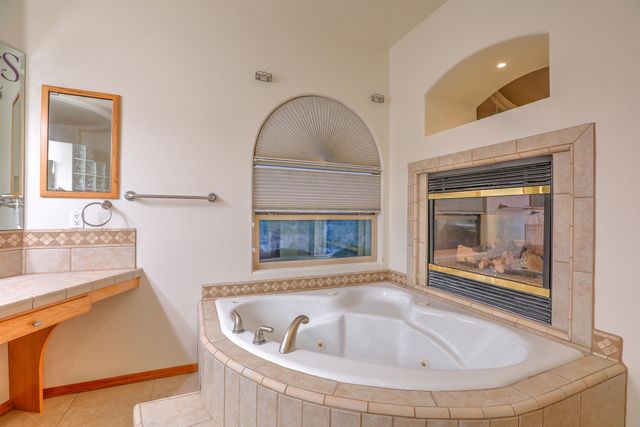 1824 Calle Del Vista Road NW, Albuquerque, NM 87105