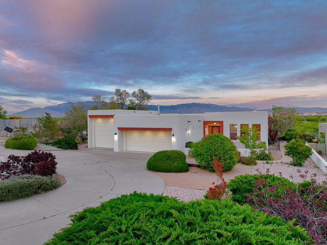 1824 Calle Del Vista Road NW, Albuquerque, NM 87105