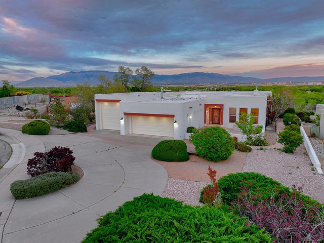 1824 Calle Del Vista Road NW, Albuquerque, NM 87105