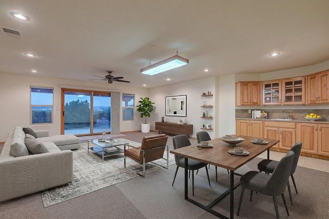 1824 Calle Del Vista Road NW, Albuquerque, NM 87105