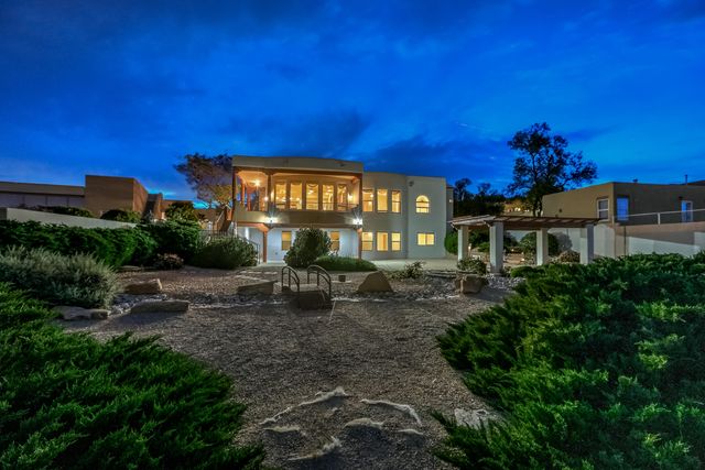 1824 Calle Del Vista Road NW, Albuquerque, NM 87105