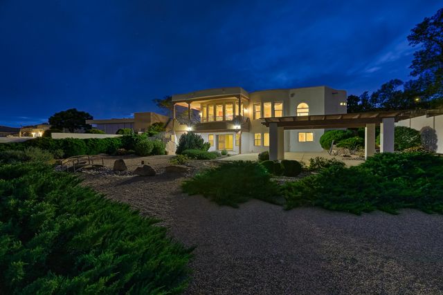 1824 Calle Del Vista Road NW, Albuquerque, NM 87105