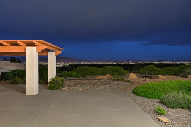 1824 Calle Del Vista Road NW, Albuquerque, NM 87105