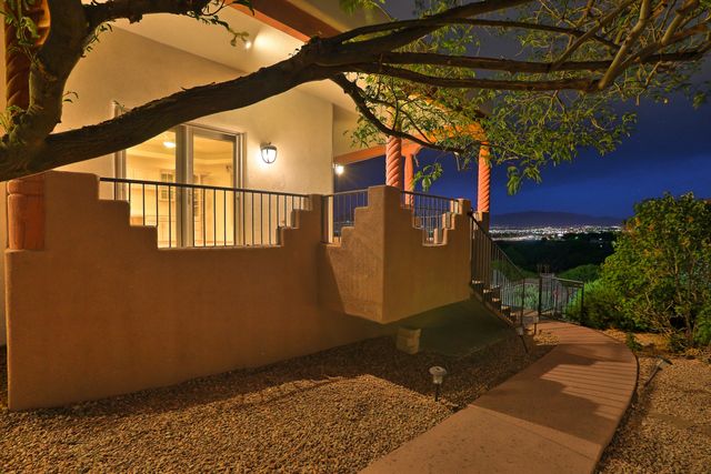 1824 Calle Del Vista Road NW, Albuquerque, NM 87105