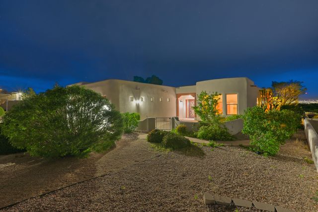 1824 Calle Del Vista Road NW, Albuquerque, NM 87105