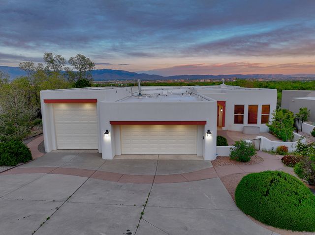 1824 Calle Del Vista Road NW, Albuquerque, NM 87105