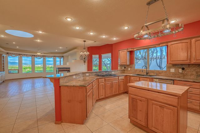 1824 Calle Del Vista Road NW, Albuquerque, NM 87105