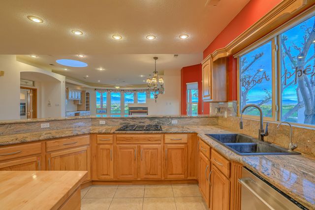 1824 Calle Del Vista Road NW, Albuquerque, NM 87105