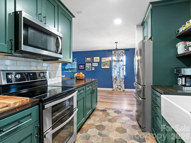 103 Rainbow Lane, Black Mountain, NC 28711