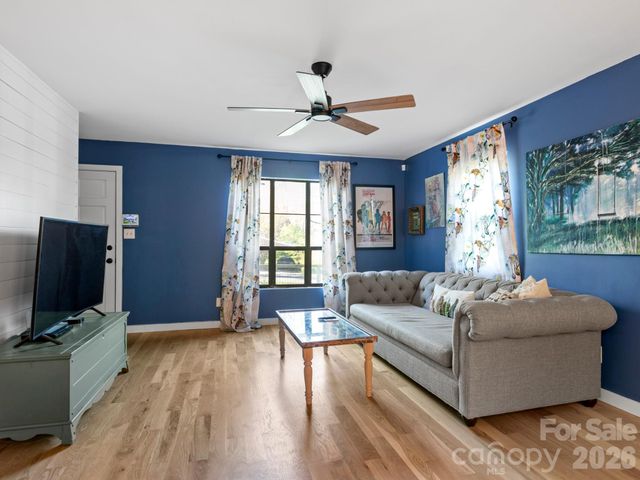 103 Rainbow Lane, Black Mountain, NC 28711