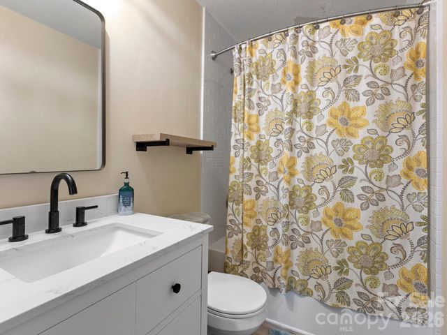 103 Rainbow Lane, Black Mountain, NC 28711