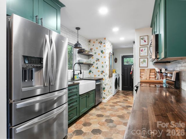 103 Rainbow Lane, Black Mountain, NC 28711