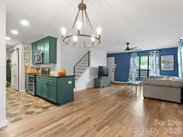 103 Rainbow Lane, Black Mountain, NC 28711