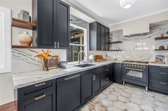 229 18TH AVENUE NE, St Petersburg, FL 33704