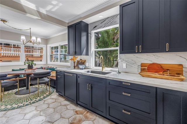229 18TH AVENUE NE, St Petersburg, FL 33704