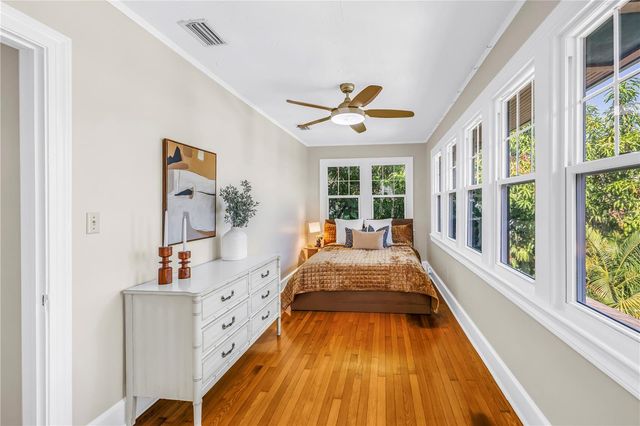 229 18TH AVENUE NE, St Petersburg, FL 33704