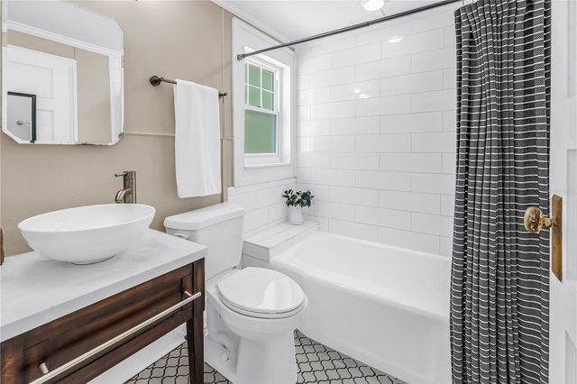 229 18TH AVENUE NE, St Petersburg, FL 33704