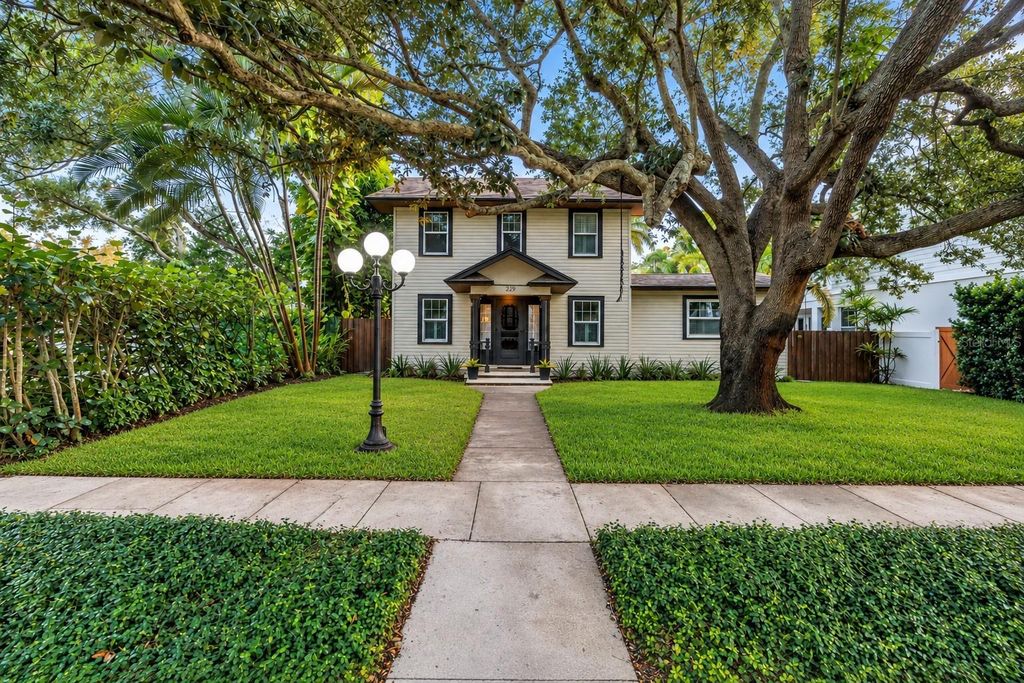 Image 1 of property listing at 229 18TH AVENUE NE, St Petersburg, FL 33704
