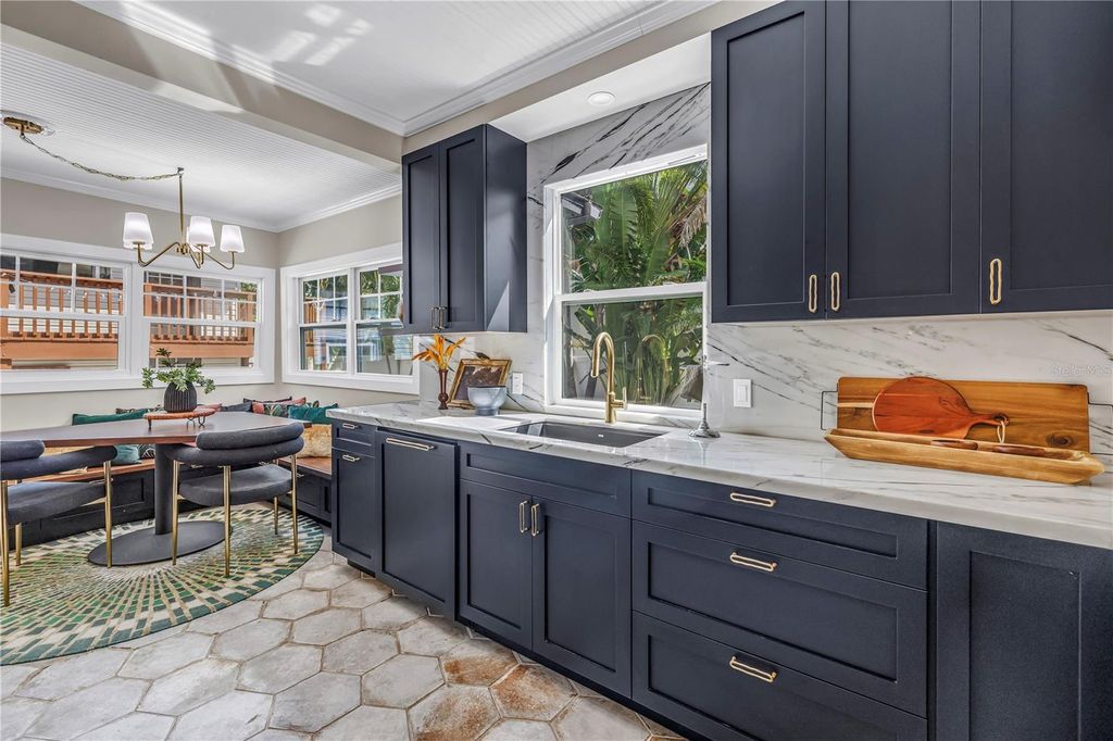 Image 13 of property listing at 229 18TH AVENUE NE, St Petersburg, FL 33704