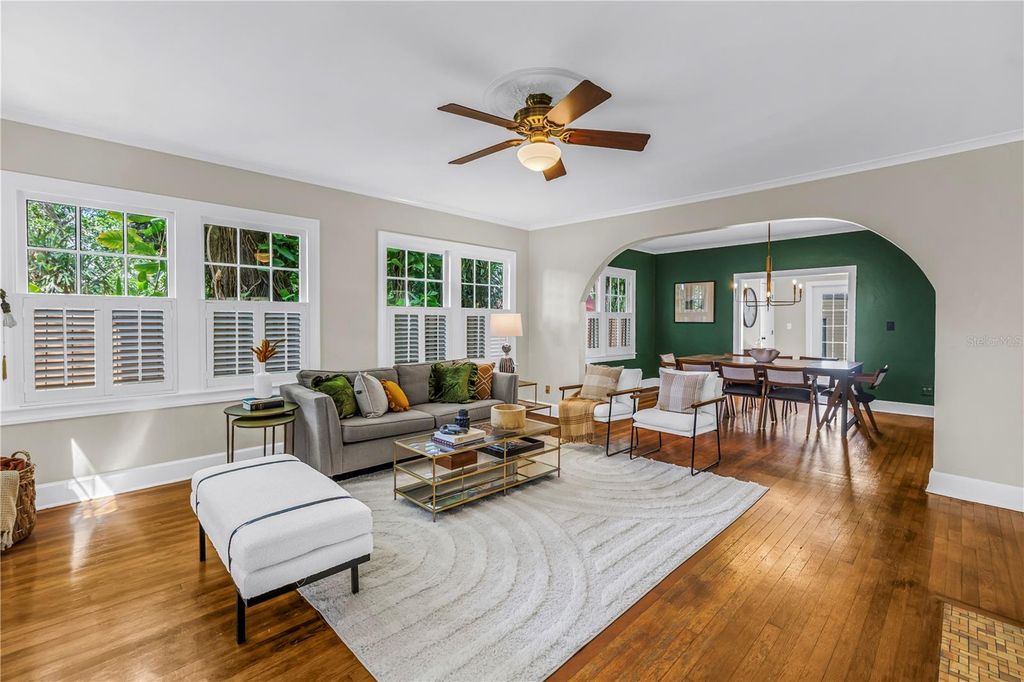 Image 3 of property listing at 229 18TH AVENUE NE, St Petersburg, FL 33704